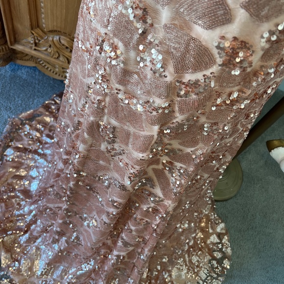 DONNA MORGAN Camilla Sequin Flutter Sleeve Gown OYSTER 10 Sequin Rose Gold - Picture 10 of 16